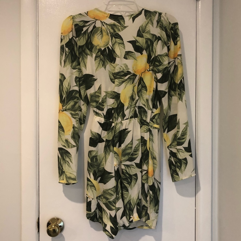 NWT H&M V-Neck Tropical Print Romper - Picture 5 of 7